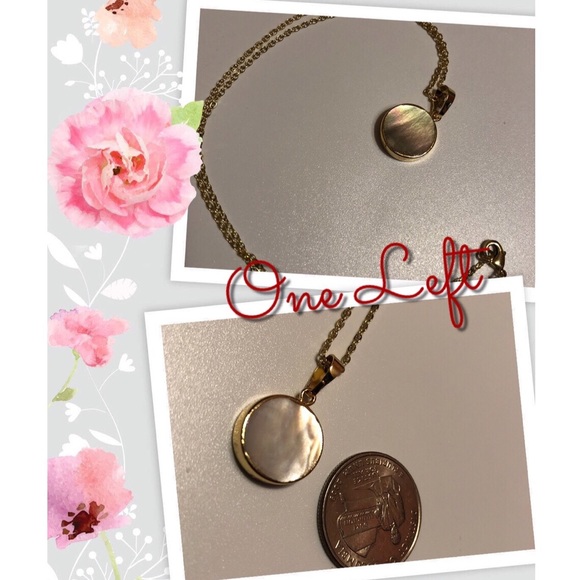 Estrella & Luna | Dainty 14K Gold Pearl Necklace - Picture 3 of 5